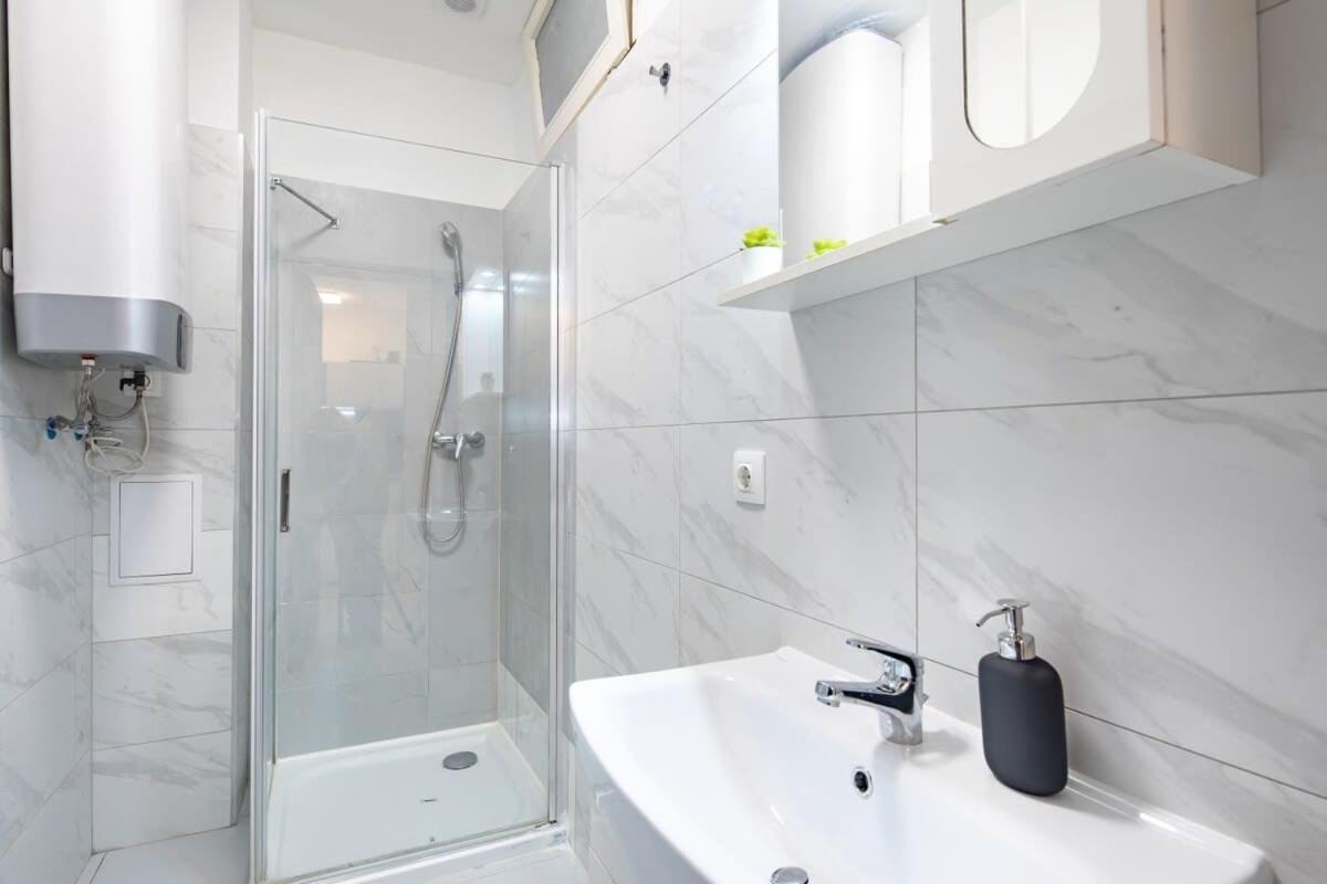 Central Room For Solo Traveller Budapest Eksteriør bilde