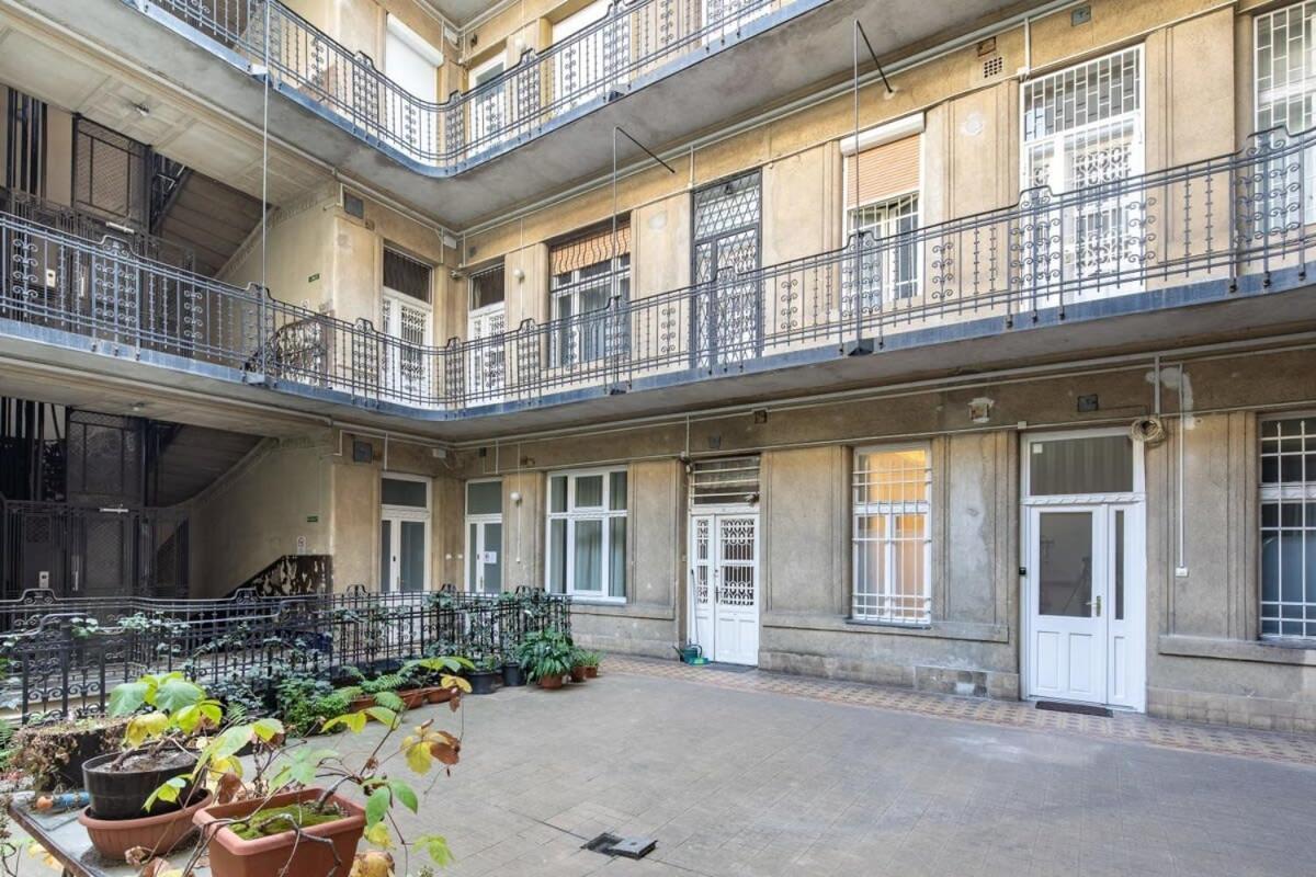 Central Room For Solo Traveller Budapest Eksteriør bilde